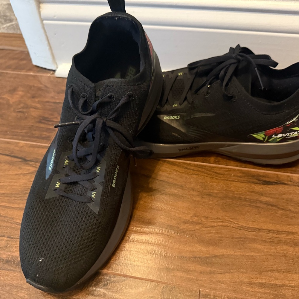 Brooks Men's Black Running Shoes
